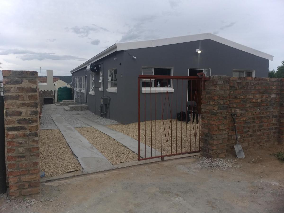 Tj Self-Catering Apartamento Graaff-Reinet Exterior foto