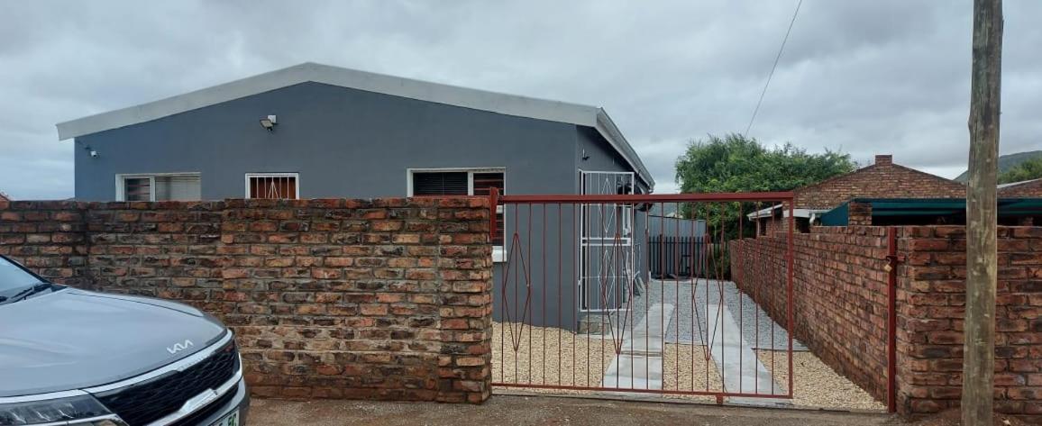 Tj Self-Catering Apartamento Graaff-Reinet Exterior foto
