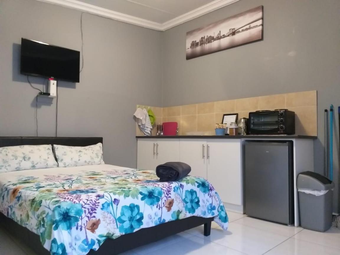 Tj Self-Catering Apartamento Graaff-Reinet Quarto foto