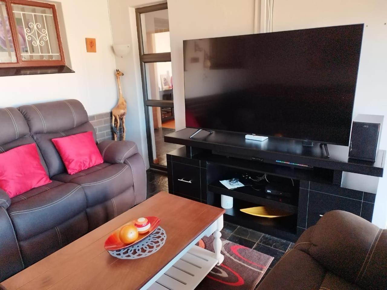 Tj Self-Catering Apartamento Graaff-Reinet Quarto foto